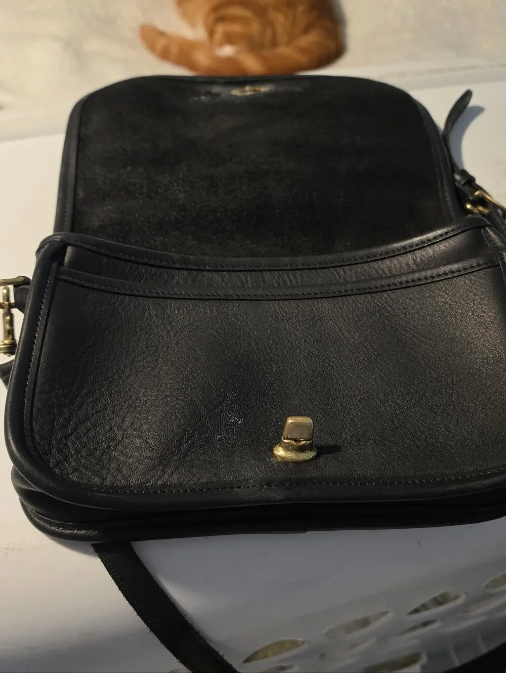 Black Leather Shoulder Bag with Gold Hardware Coach vintage original circ 1993